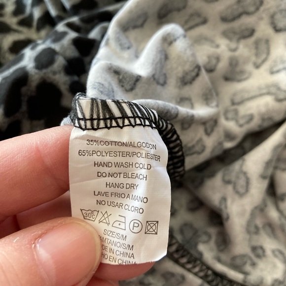 👚(bundle 4 items w/👚for $16) black and gray cheetah print sleeper shorts - Picture 5 of 5